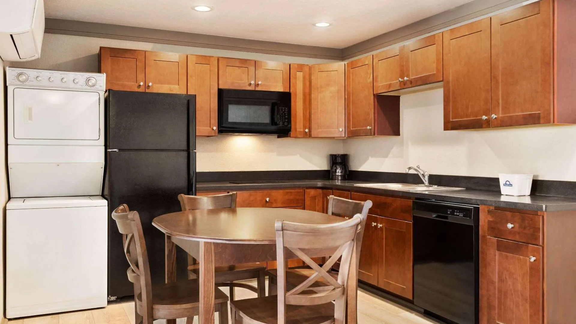 Days Inn By Wyndham Ocean City Oceanfront Hotel